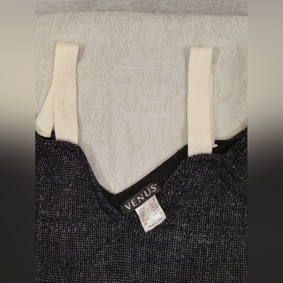 Venus Cold Shoulder Top SIZE MEDIUM LIKE NEW - Picture 3 of 4
